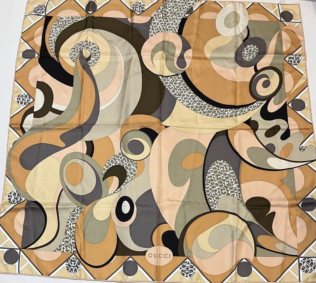 Foulard soie motif géométrique GUCCI GG beige X gris environ 86 x 84 cm authentique