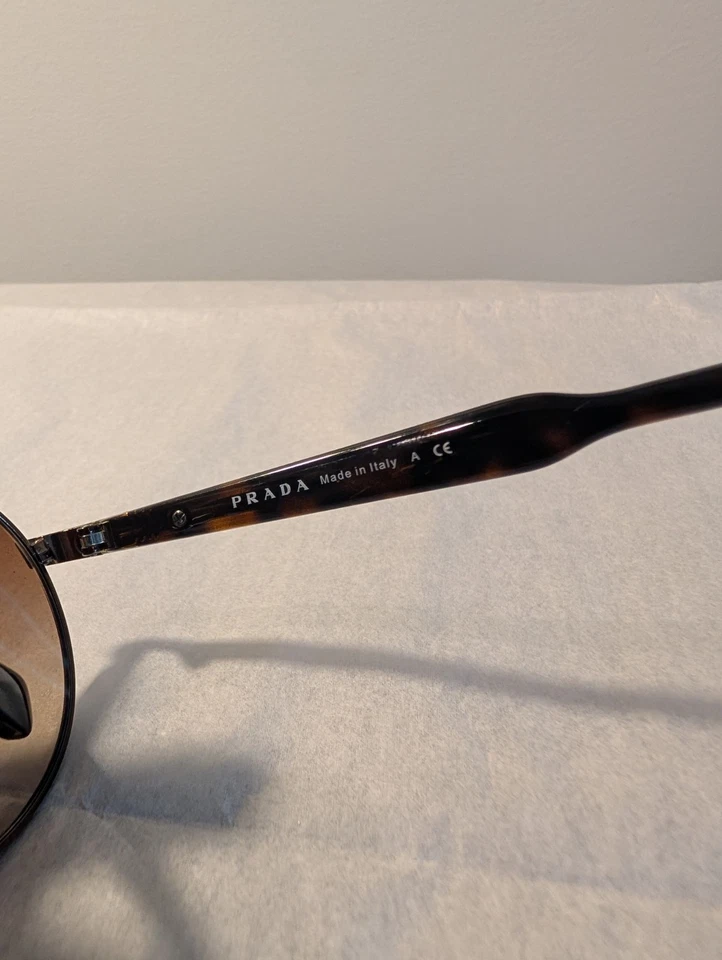 AUTÉNTICAS Gafas de sol de aviador Prada SPR 50N con marco de metal armado Foto 3 de 3