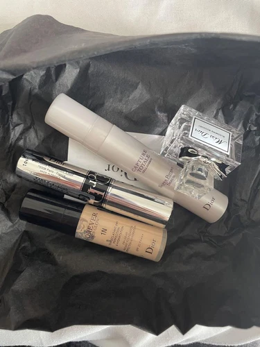 Pochette Dior Rose avec Mini Cosmétiques Nouveauté Coffret Cadeau