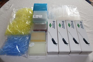 Pipetten Set 4 ungebrauchte Kolbenhubpipetten mit vielen Pipettenspitzen