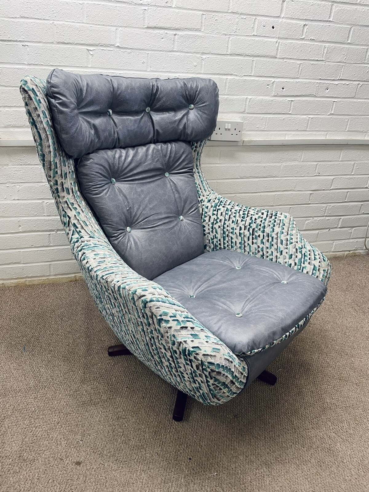 Deposit only!! Newly Upholstered Parker Knoll 2 Eggs Chairs and 3 seats