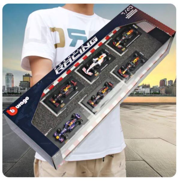 Burago F1 Red Bull F1  Die-Cast 1:43 Set Max Verstappen, Seb Vettel Set of 6