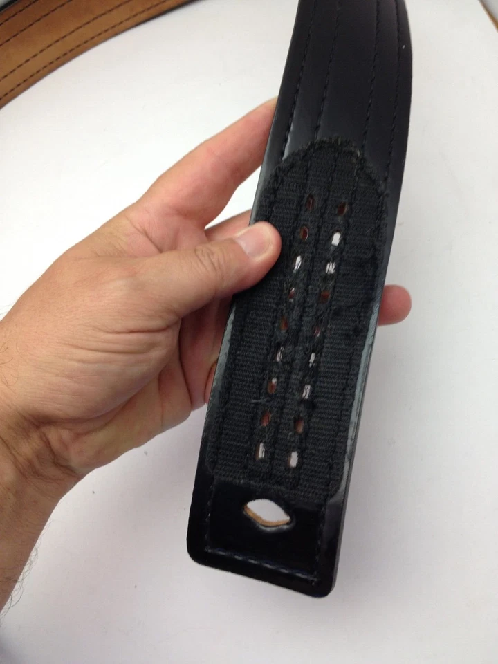 Cinturón Safariland 94P Police Duty Sin Hebilla 2.25", Negro Alto Brillo - Talla 32 Foto 4 de 4