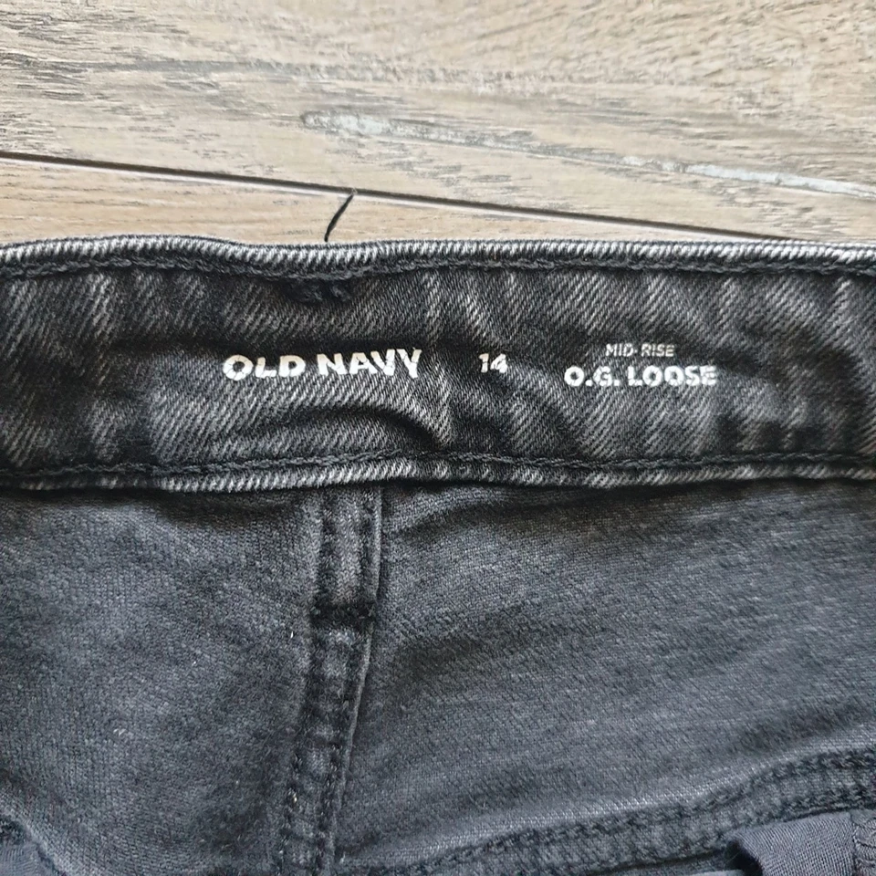 Shorts jeans Old Navy O.G solto cintura média preto corte desgastado tamanho 14 feminino - Imagem 3 de 4