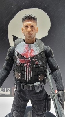 Mezco Toyz Netflix PUNISHER (ULTIMATE EDITION) 1/12 Action Figure