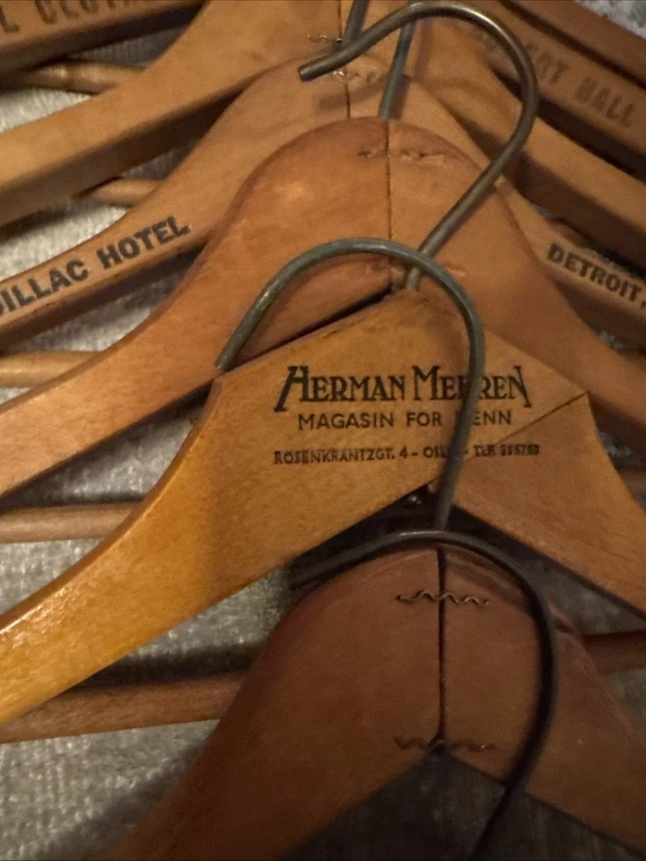 Lote 10 cabides de madeira vintage 5 com publicidade - Tomes Square NYC, Detroit, NJ - Imagem 4 de 4