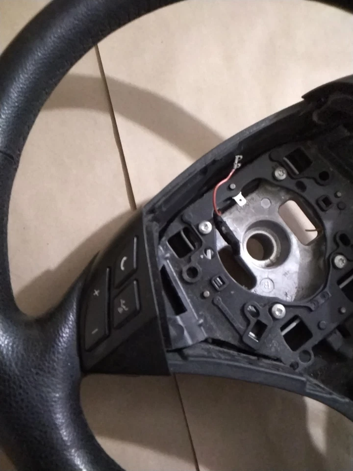 2004-2007 BMW 525I E60 VOLANTE DE MOTORISTA COM CONJUNTO DE INTERRUPTORES FABRICANTE DE EQUIPAMENTO ORIGINAL (11008818) - Imagem 2 de 4