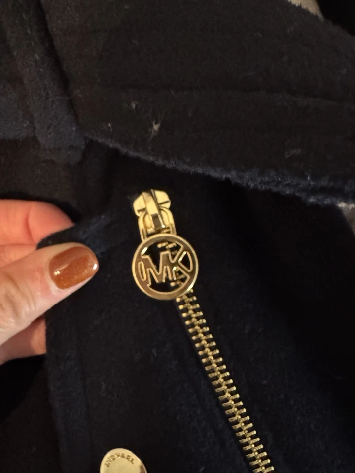 Gabardina para mujer Michael Kors azul oscuro con cinturón talla pequeña Foto 3 de 4