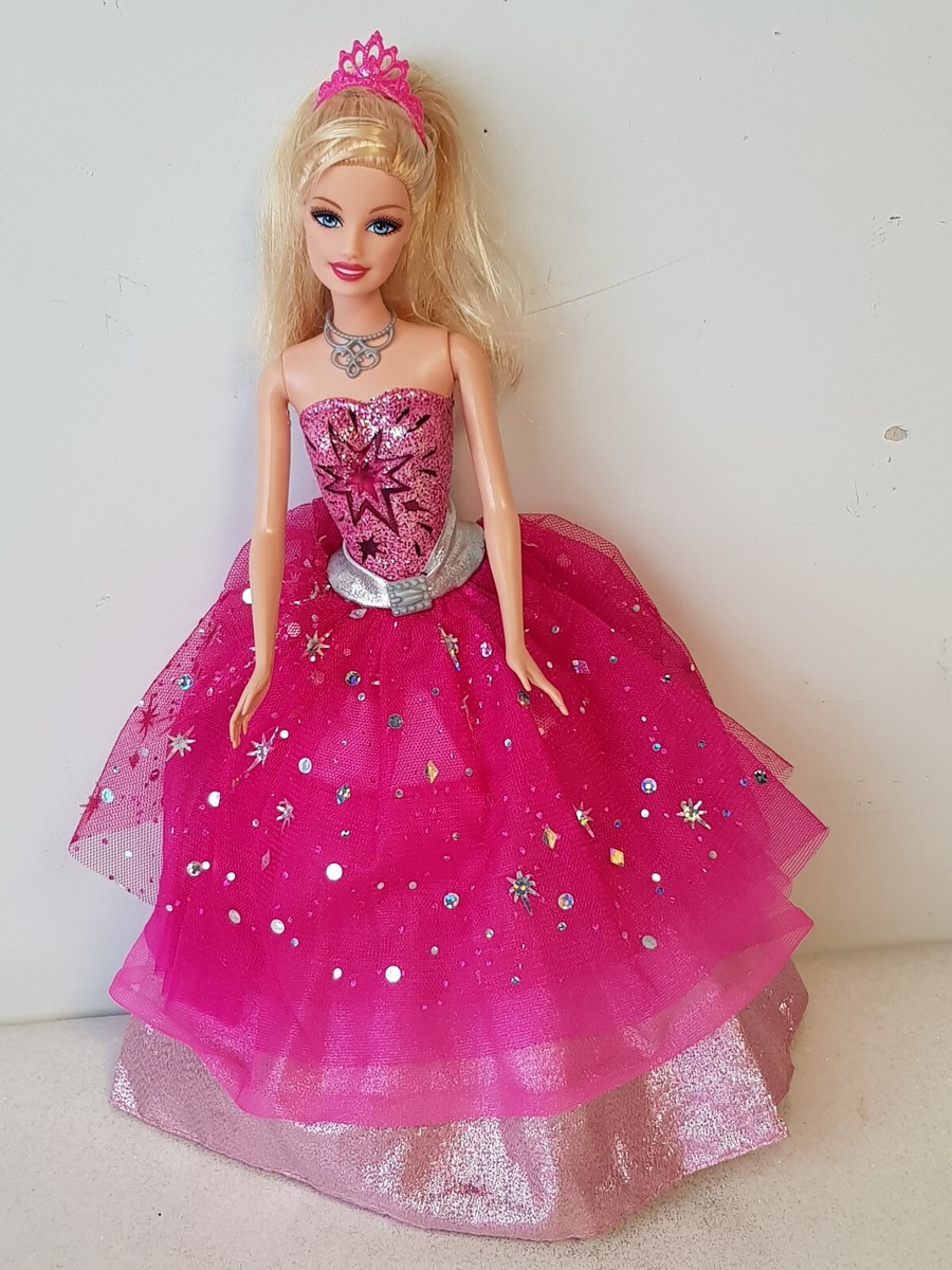 2010 Poupée Barbie A Fashion Farytale Son et Lumière -n°115 UK