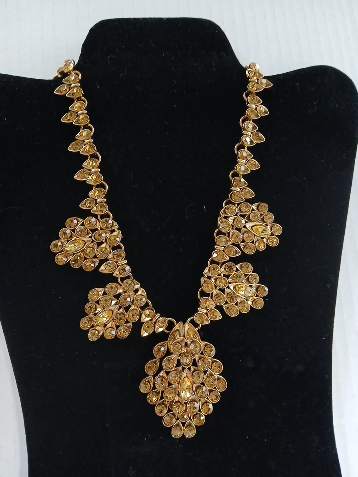 Oscar de la Renta Teardrop Framed Crystal Statement Necklace Missing Name Tag - Image 4 of 4