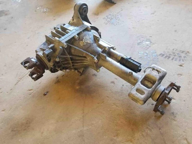 2000-2006 GMC Yukon XL1500 Front Axle Differential Carrier Assy 3.73 Ratio OEM - Image 2 of 4