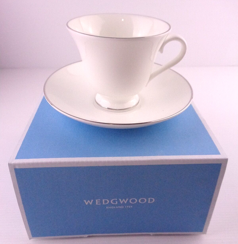 Wedgwood Signet Platinum - La Belle Table
