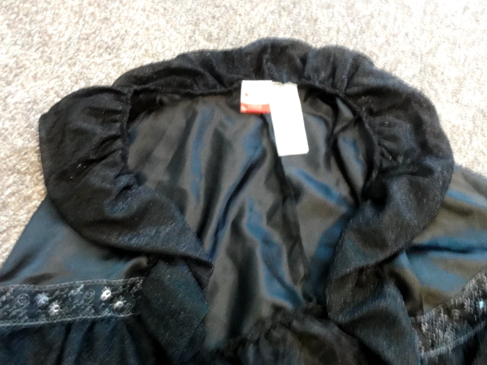 KID BLACK DISGUISE FANCY SHAWL CLOAK COSTUME HALLOWEEN ACCESSORY – ONE SIZE - Image 2 of 4