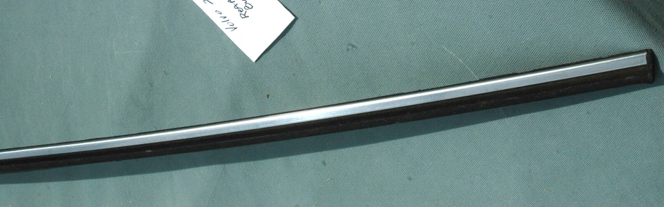 Volvo 240 1985-1993 sedán maletero moldura de impacto/tira de frotamiento OEM Foto 2 de 4