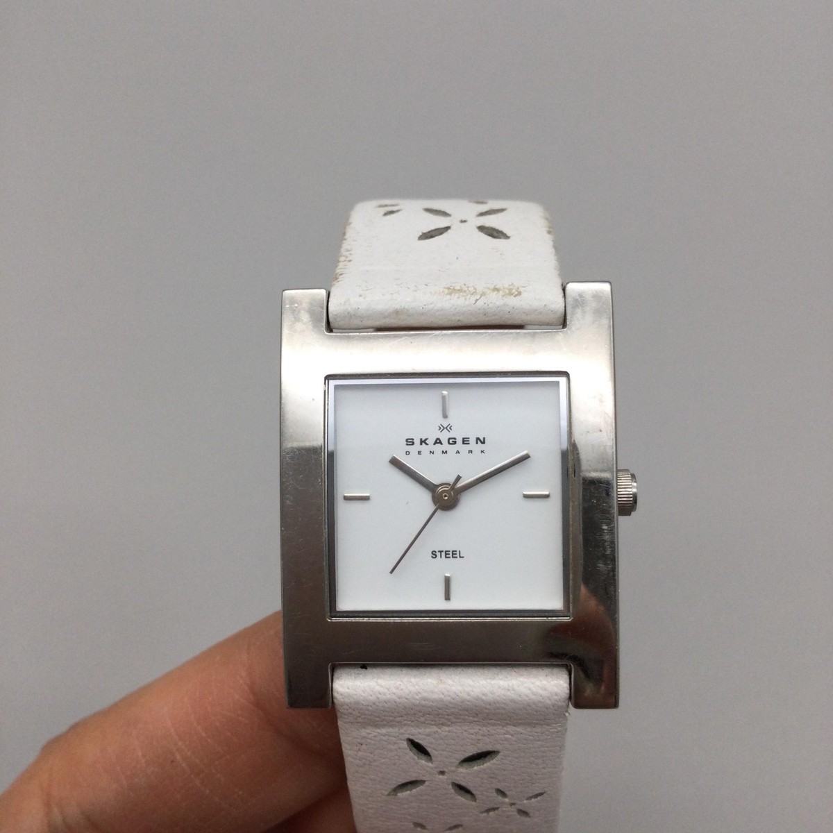Skagen Womens Watch 25mm White Dial Silver Tone Leather Floral