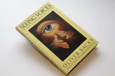 SEEING VOICES - Sacks, Oliver - Macmillan Distribution Ltd.