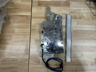 Seeburg Fleetwood Coin Mechanism w/Mounting Plate and Chute APFEA1
