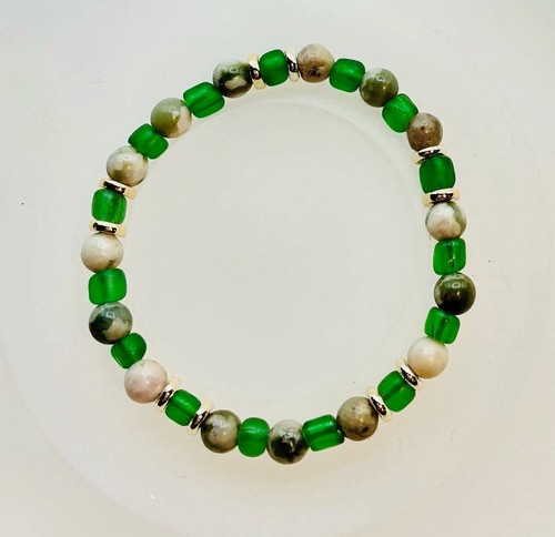 Armband dehnbar Peace Jaspis & grünes Glas & vergoldete Scheiben Größe 6,2 Zoll - Bild 1 von 4