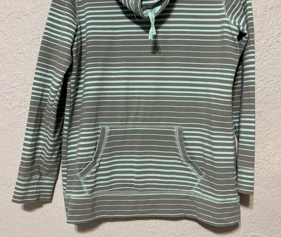 Suéter para mujer Made For Life manga larga capucha cuello verde, rayas grises talla M Foto 3 de 4