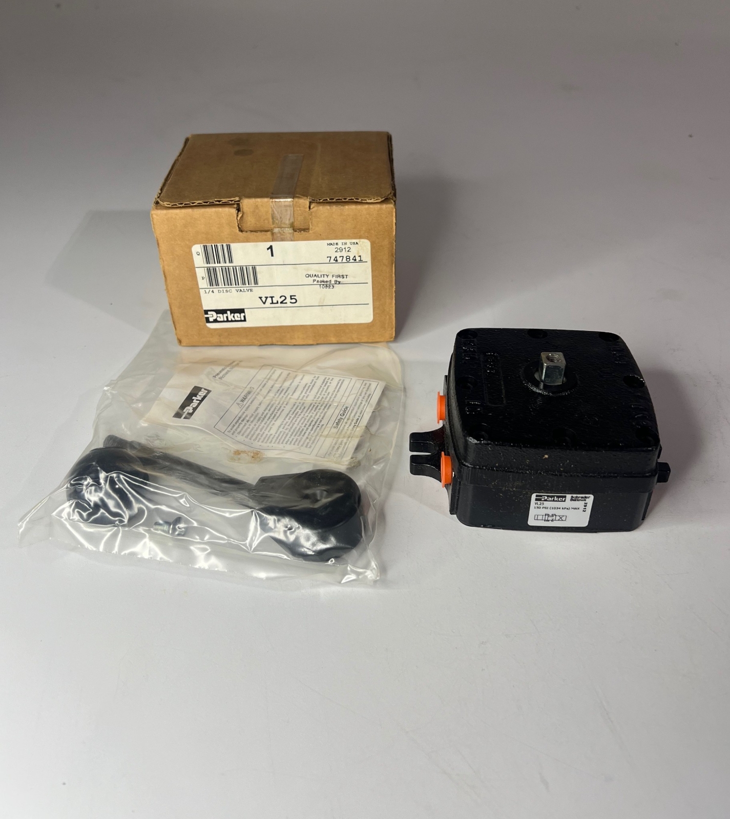 ONE (1) PARKER 4-Way 3-Position Direct-Operated Rotary Disc Valve VL25 1/4 (NEW)