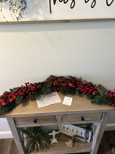 5ft Red Berry Pinecone Garland With Buffalo Check Ribbon By Valerie - Imagen 8 de 10
