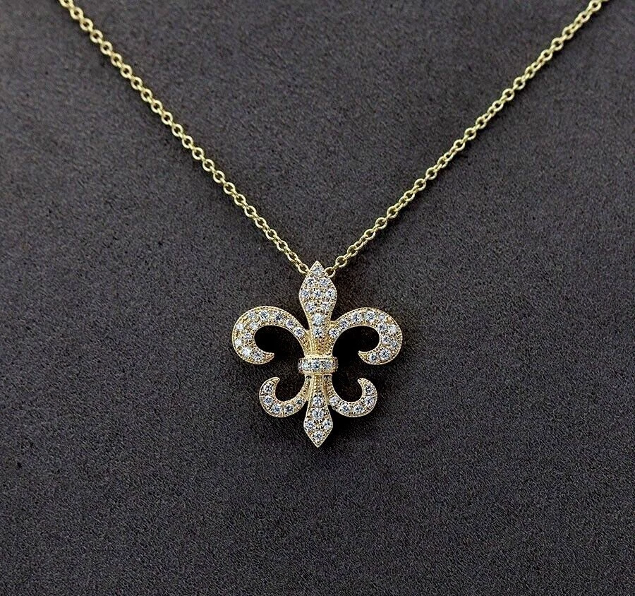 Colgante Flor de Lis Diamante Simulado Corte Redondo 2 Ct en Chapado en Oro Amarillo 14K Foto 4 de 4