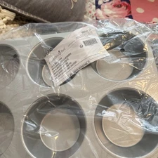 New Pampered Chef Large Muffin Pan No. 100595