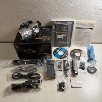 Vintage Sanyo iDshot IDC-1000ZU Silver Gray Still & Motion Disk Camera - READ