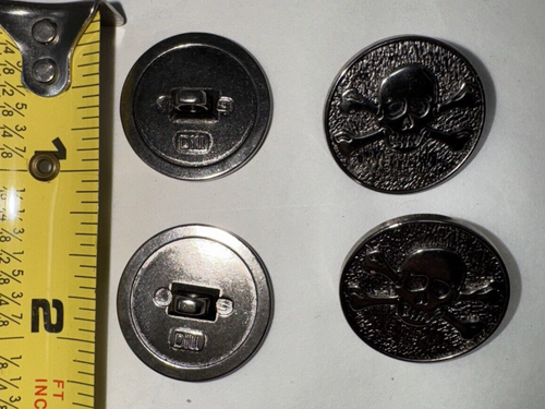 17 Dill Buttons Skull And Crossbones - Picture 6 of 13