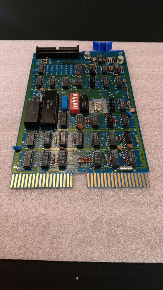 VINTAGE MDB Systems MLSI-DLV11 Circuit Board #40320 1976 (B5) - Image 3 of 4