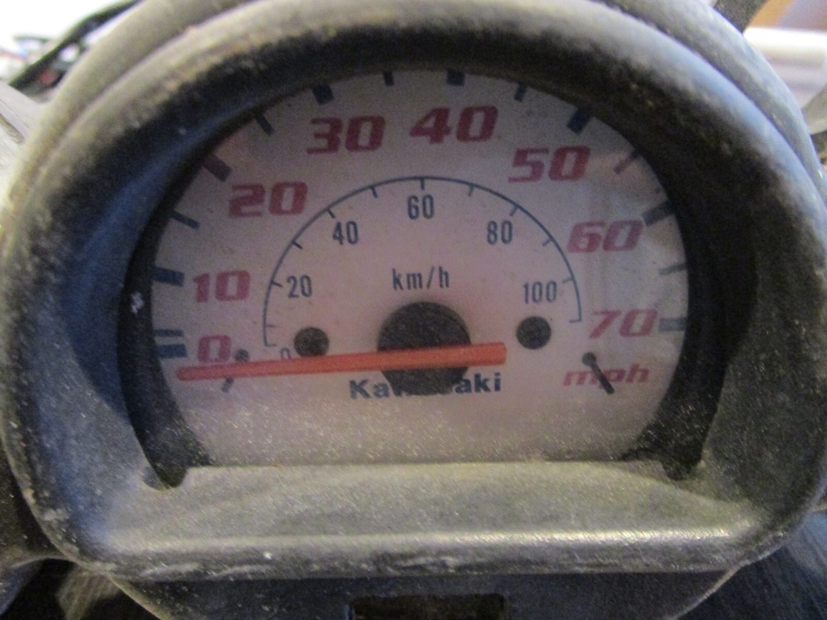 98 KAWASAKI ZXI 1100 INSTRUMENT PANEL W/ TRIM, TACHOMETER
