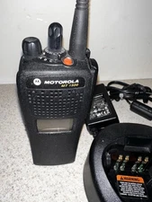 Motorola MT 1500 UHF 450-520 MHz Portable Radio, 48 Channels, H67SDD9PW5BN