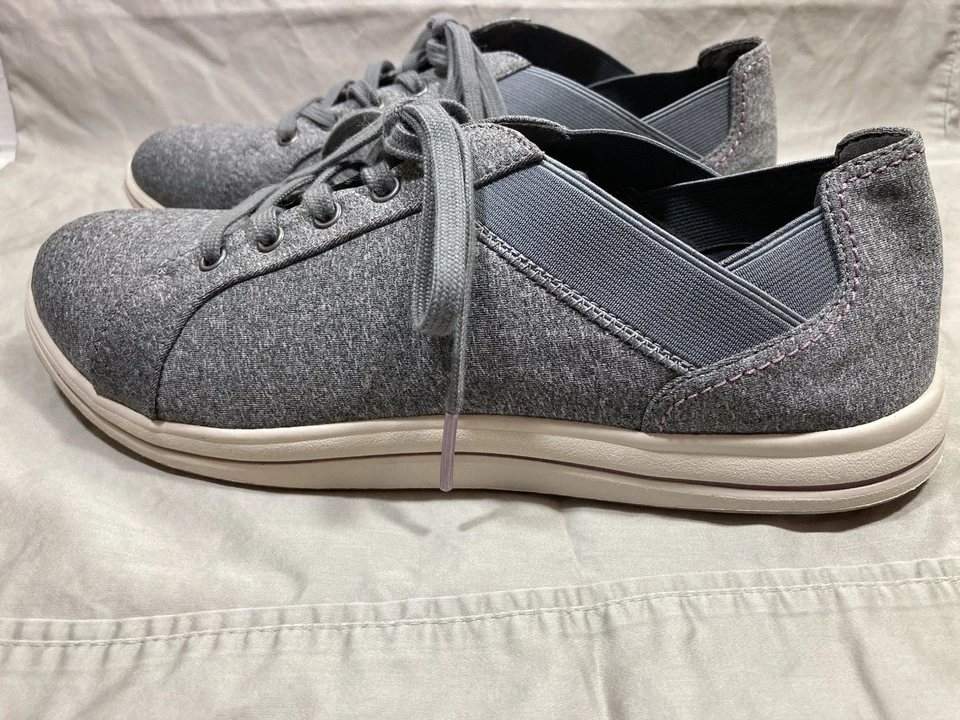 Clarks Cloudsteppers WOMENS SIZE 9 Gray Sneakers Shoes Breeze Ave - Image 3 of 4
