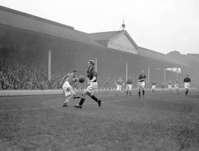 Football Millwall's Jimmy Richardson tries to put over a cross Old Photo