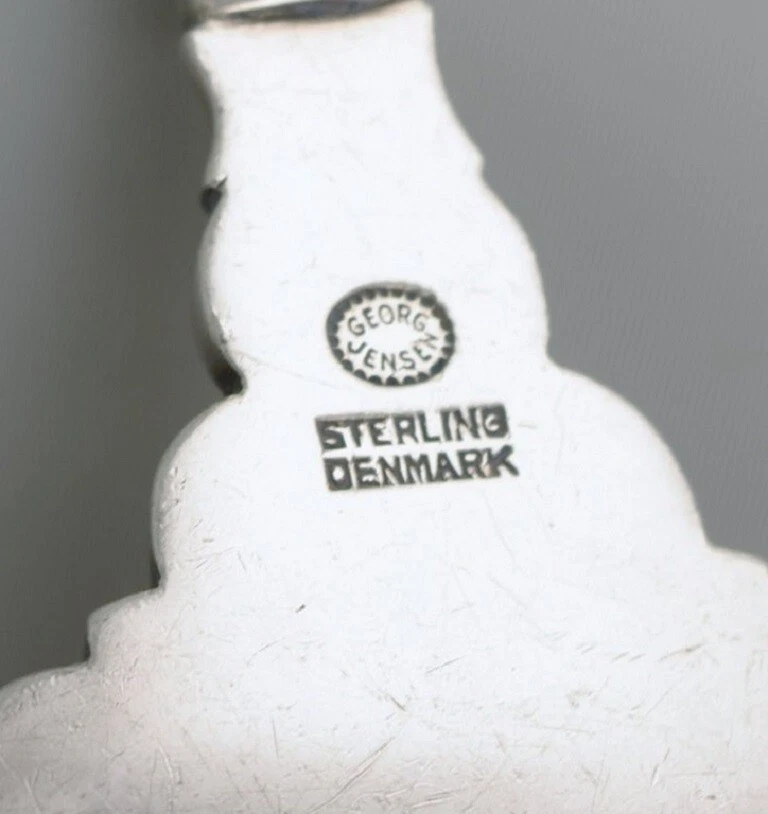 Tenedor grande para ensalada Georg Jensen Acanthus en plata de ley. Foto 4 de 4