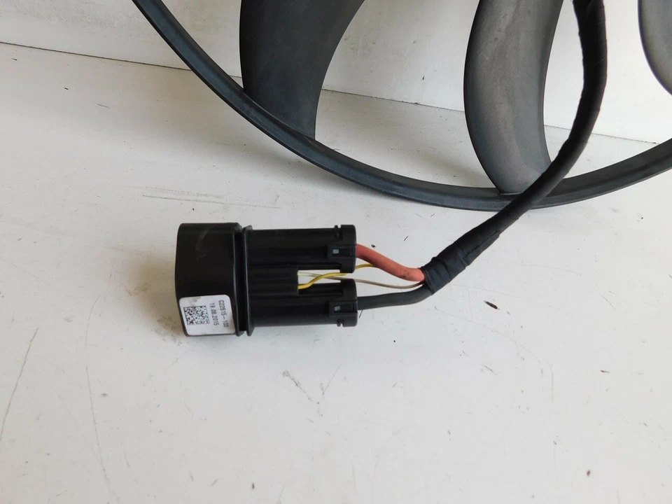 Mercedes Benz AMG GT Coupe C190 2016 Front Radiator Cooling Fan J123 - Image 2 of 4