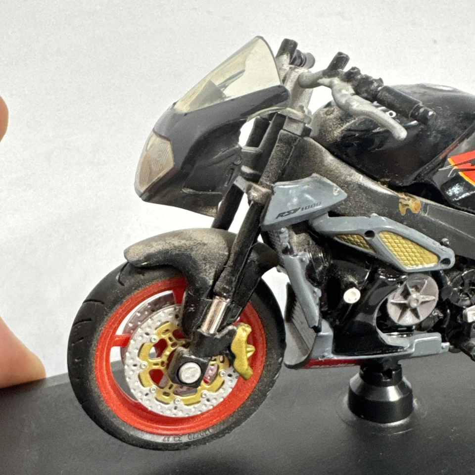 Solido Moto Collector Aprilia Too 1000 R Motorcycle Bike W/ Stand Display - Image 4 of 4