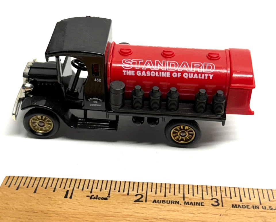 Vintage LLEDO - Exclusivo Chevron ~ Petrolero Standard Oil Company ~ 3,5" de largo Foto 2 de 4