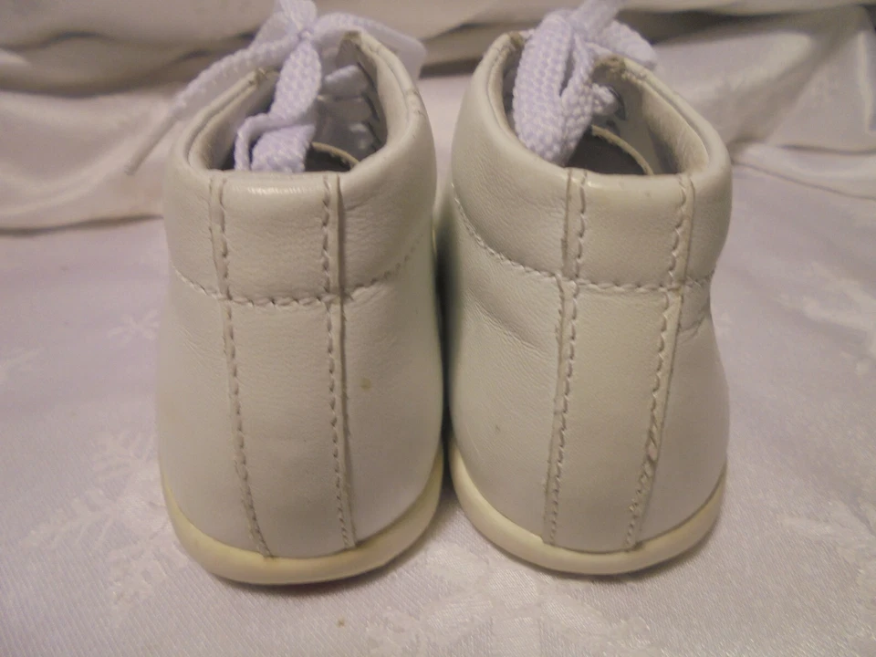 Sapato infantil Stride Rite branco Parker Moc #2577252 com cadarço tamanho 7,5M 56 - Imagem 3 de 4