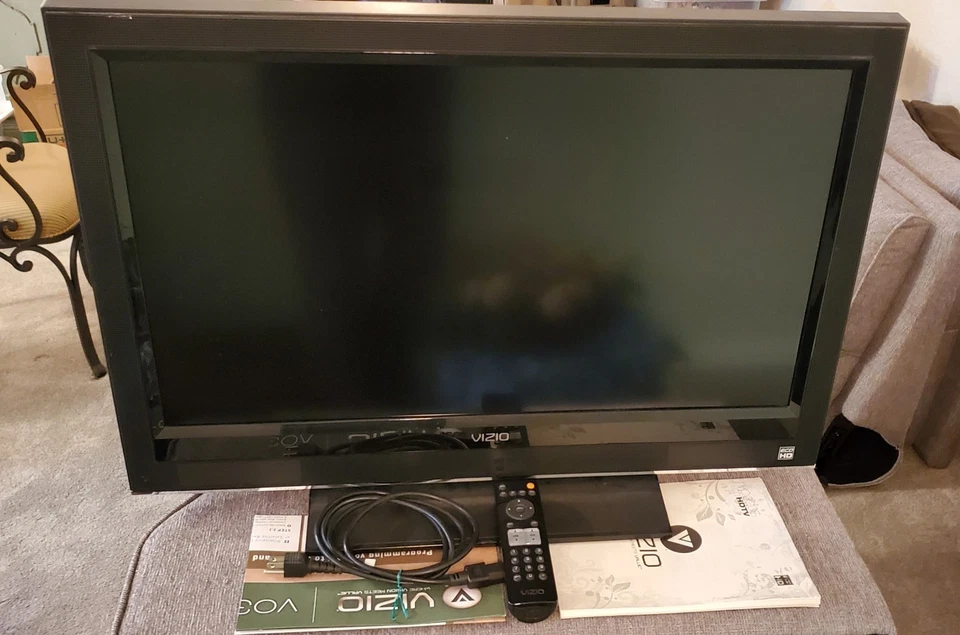 VIZIO VO320E 32" LCD HDTV  - Image 3 of 3