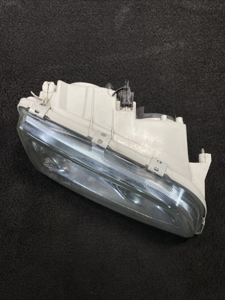 Faro halógeno lateral derecho Volvo V40 2000 OEM Foto 4 de 4