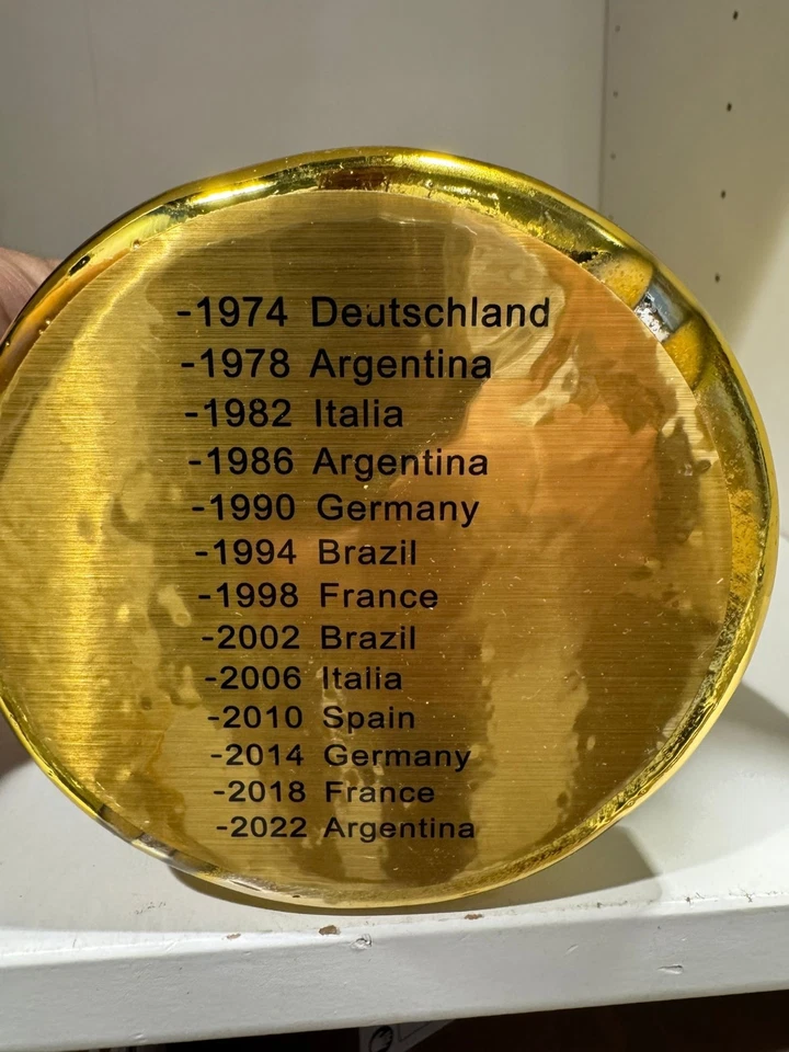 Réplique Coupe du monde en résine 34cm Trophée Neuf Livraison Rapide France - Photo 3/3