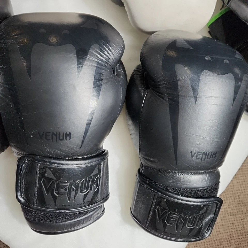 Guantes de boxeo. Venom 16oz. Pro Force 12oz. Everlast 12 Oz. Century 6oz. Paquete Foto 3 de 4
