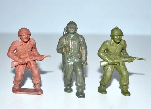 Vintage 1950s Marx 60mm Combat Soldier Vinyl Playset Figures