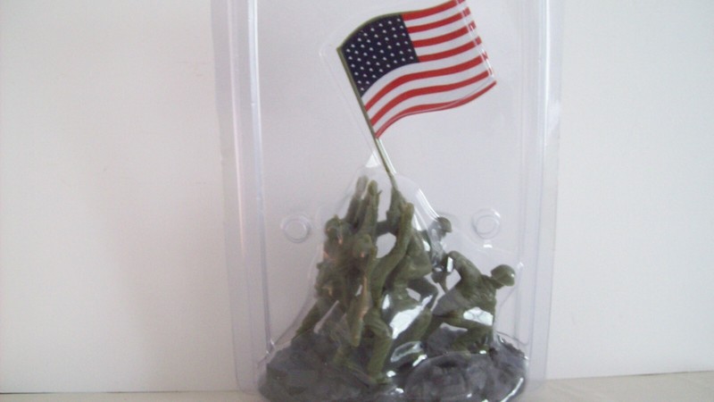 MIP, reissue Victory Buy/BMC Iwo Jima playset Marines, Flag raising on mountain