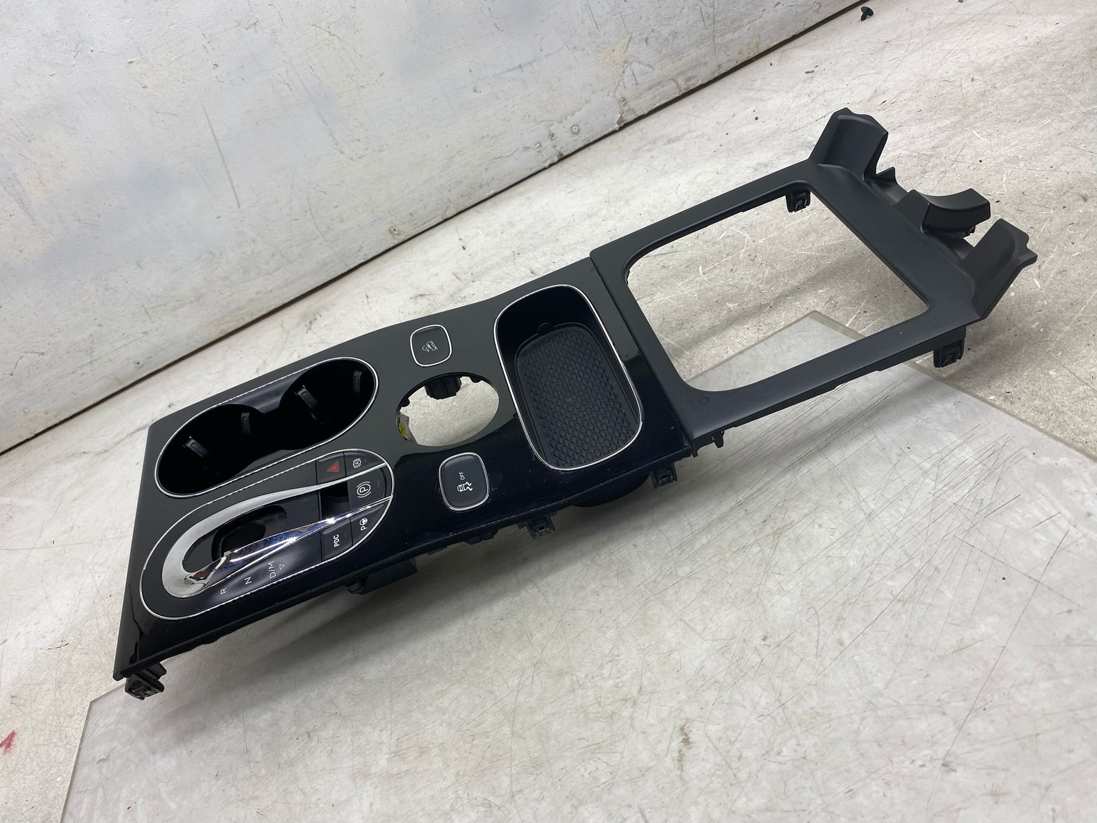 2015-2020 BENTLEY BENTAYGA FRONT CENTER CONSOLE TOP TRIM PARK BRAKE SWITCH PANEL