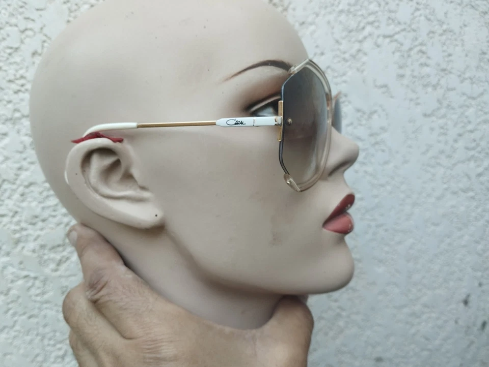 Rare Fabulous NOS ladies Cazal 852 W. Germany w/case mint condition. Video - Image 4 of 4