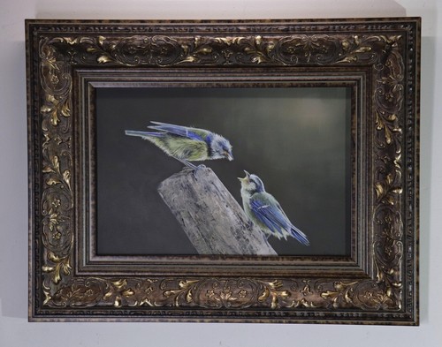Tableau huile encadré de deux seins bleus - L'un offres nourrissant l'autre - Inspiré de la nature