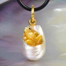 Frog in a South Sea Pearl Pendant Carved Mother-of-Pearl Vermeil Sterling 3.78g