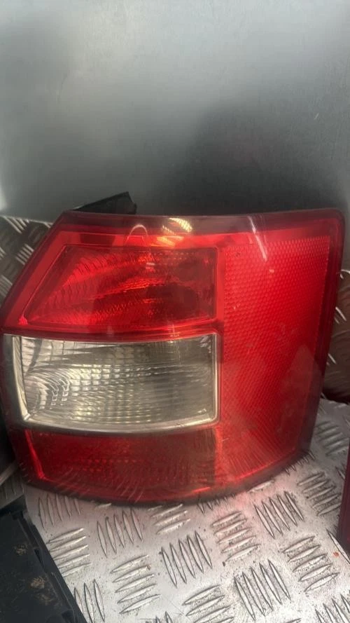 Feu arriere principal droit (feux) AUDI A4 2 AVANT PHASE 1 BREAK 8E9945096A - Photo 3/3